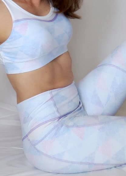 R11 - Grunge Triangulum - Stretch Mesh
